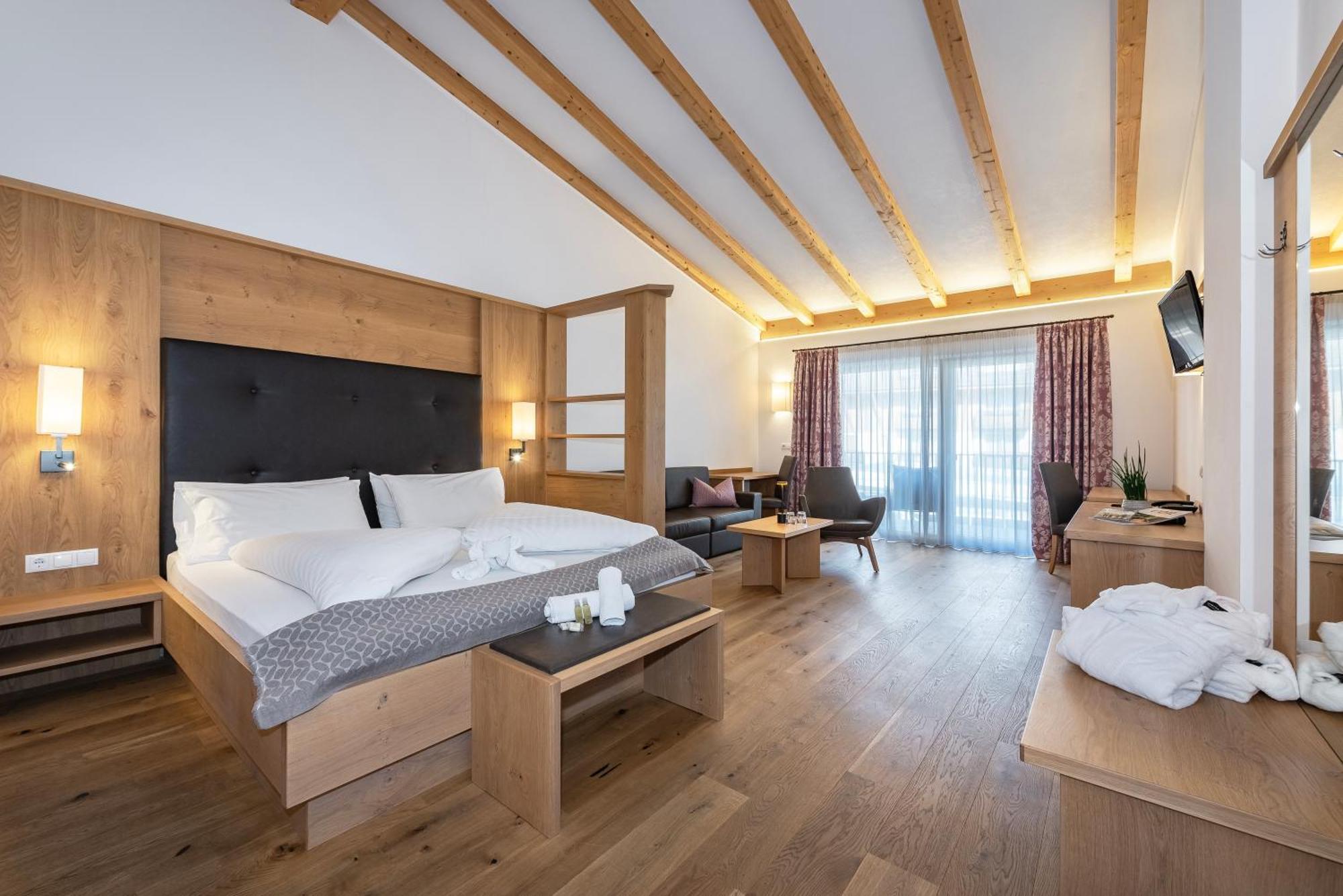 Hotel Langhof Natz-Schabs エクステリア 写真